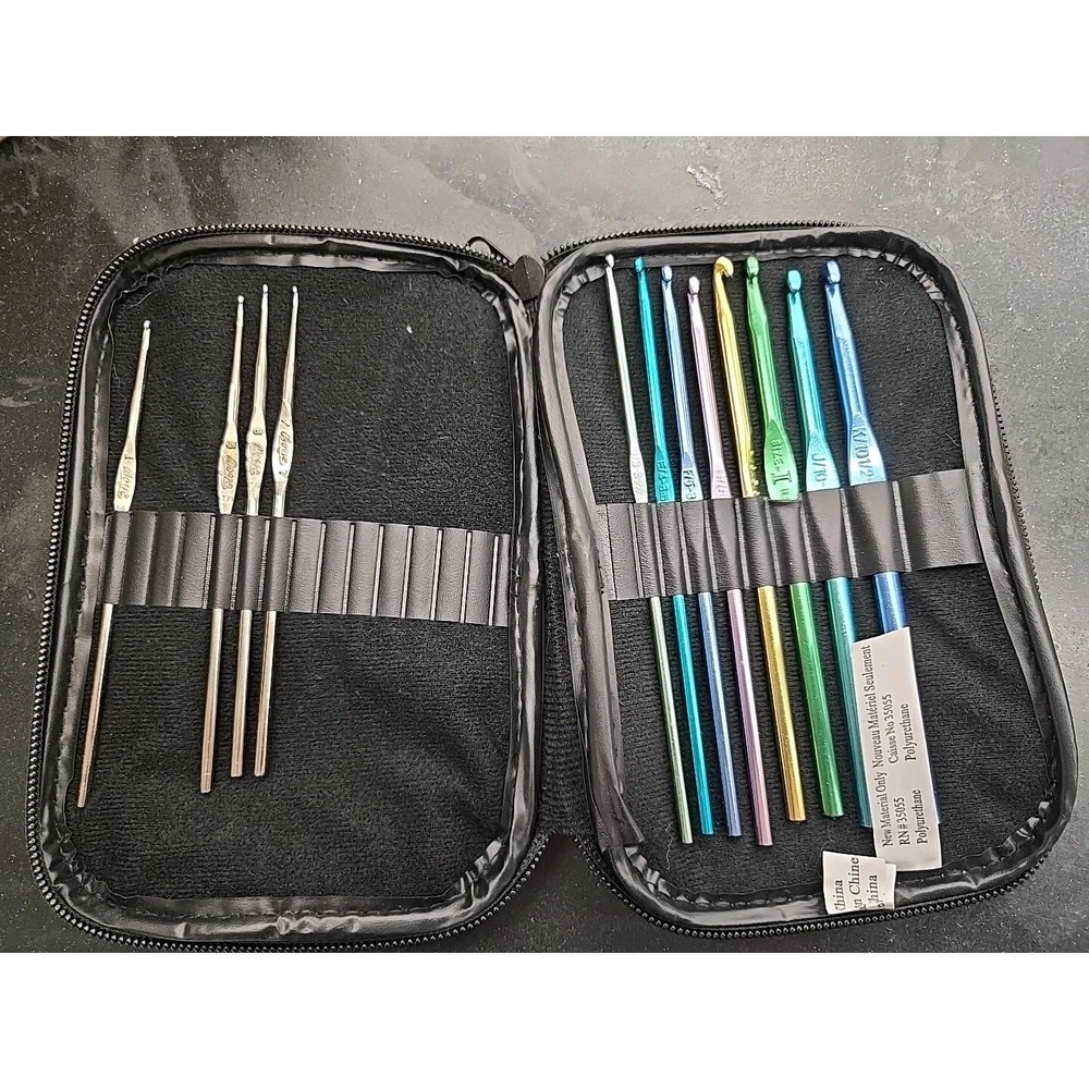 Vintage 12 Piece Set Boye Aluminum Crochet Hooks & Case Made In USA